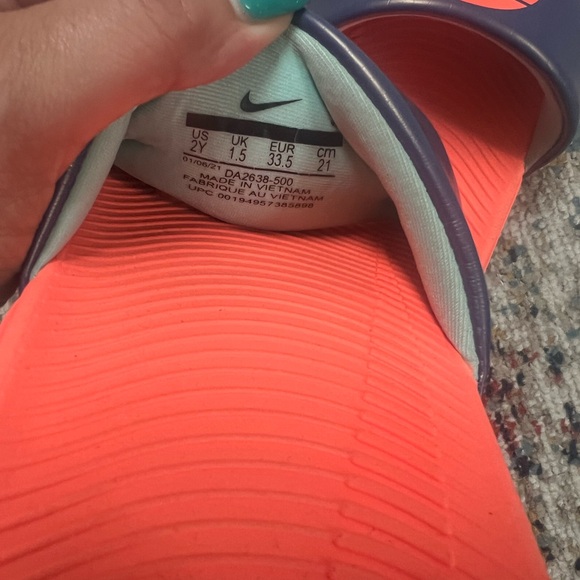 Girls Nike Slides - Picture 4 of 6